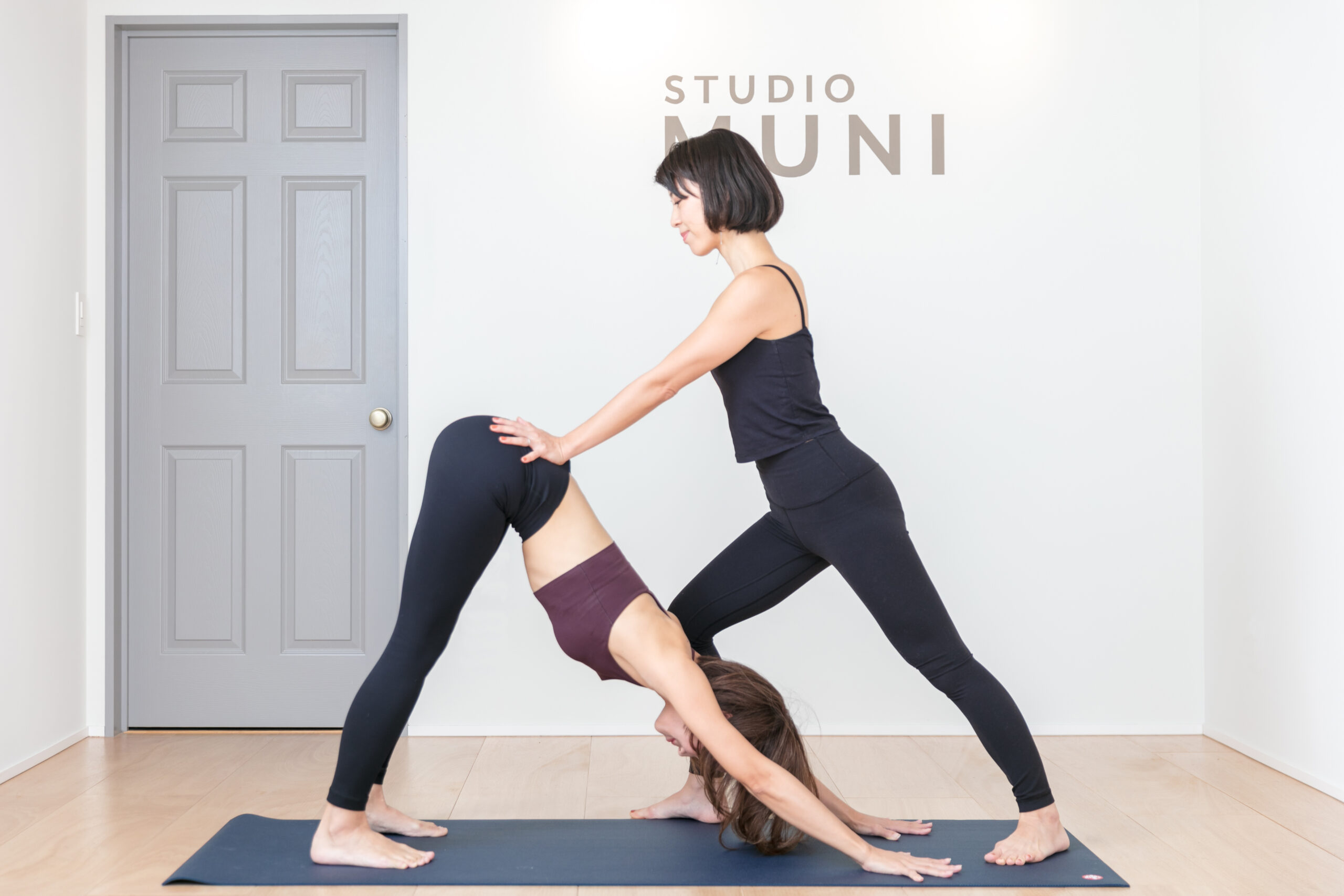 スタジオ ムニの ヨガ ・ピラティスクラス紹介 - YOGA & PILATES