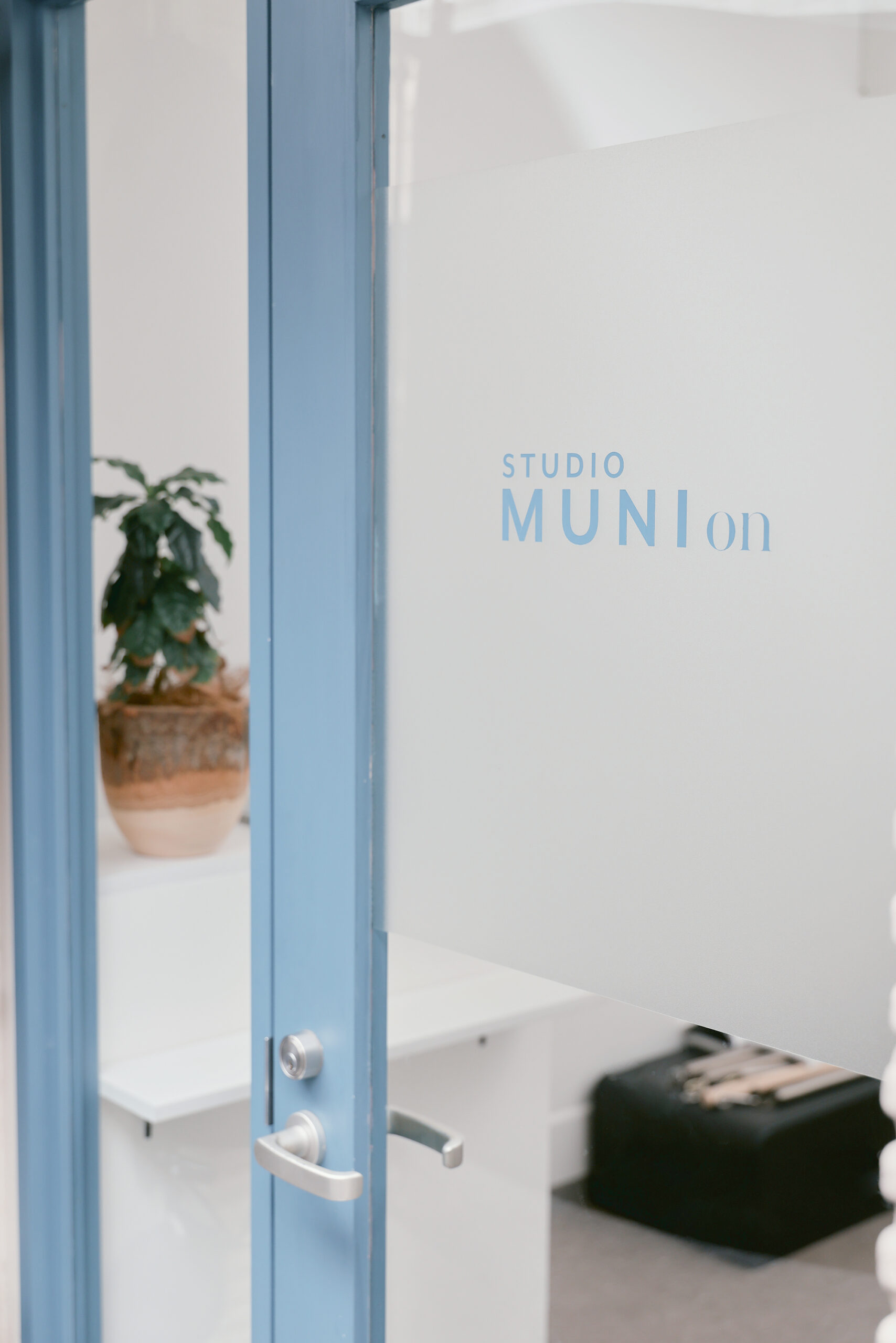 home - YOGA PILATES - STUDIO MUNI - ヨガ ピラティス スタジオ ムニ